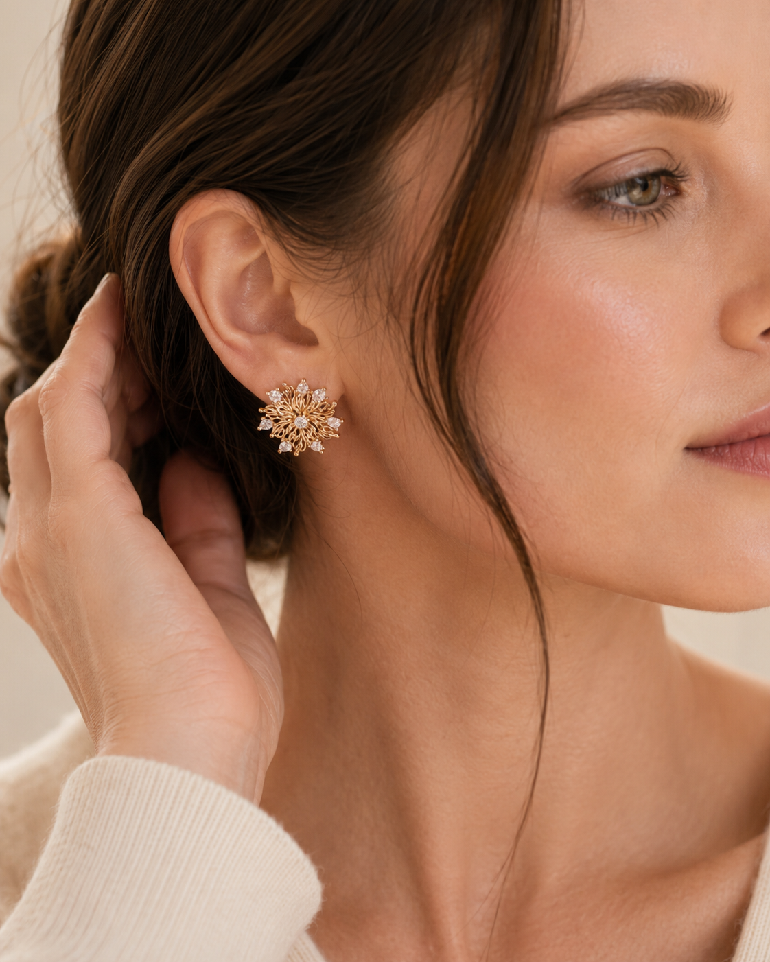 Vintage Gold six-petal lily zircon earrings