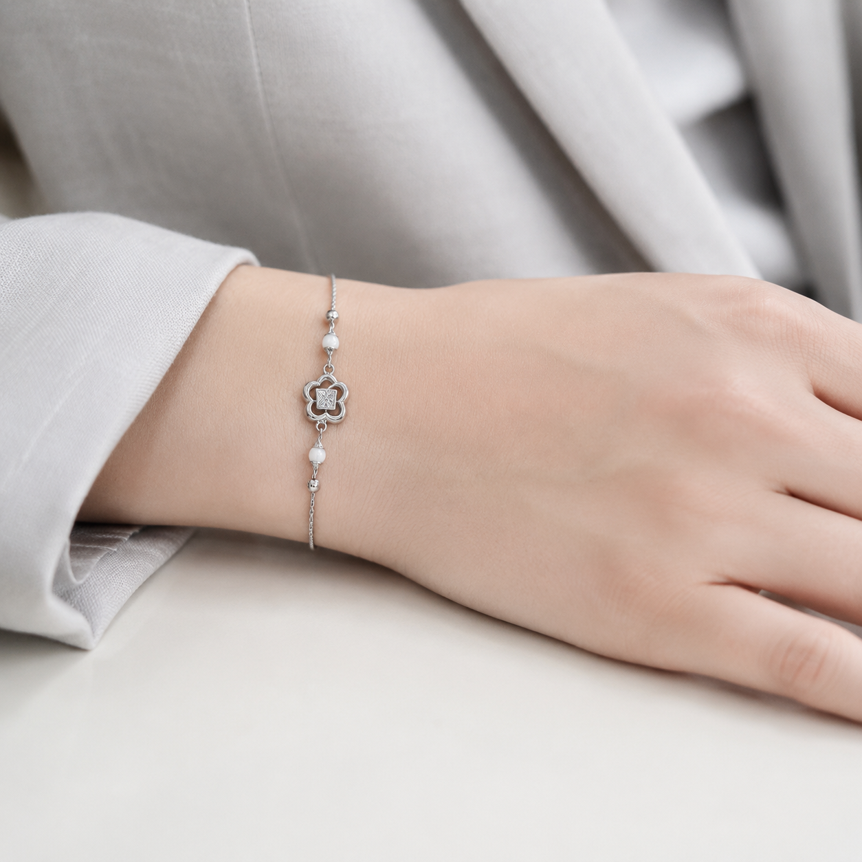 Model wearing Silver clover shell and zircon bracelet