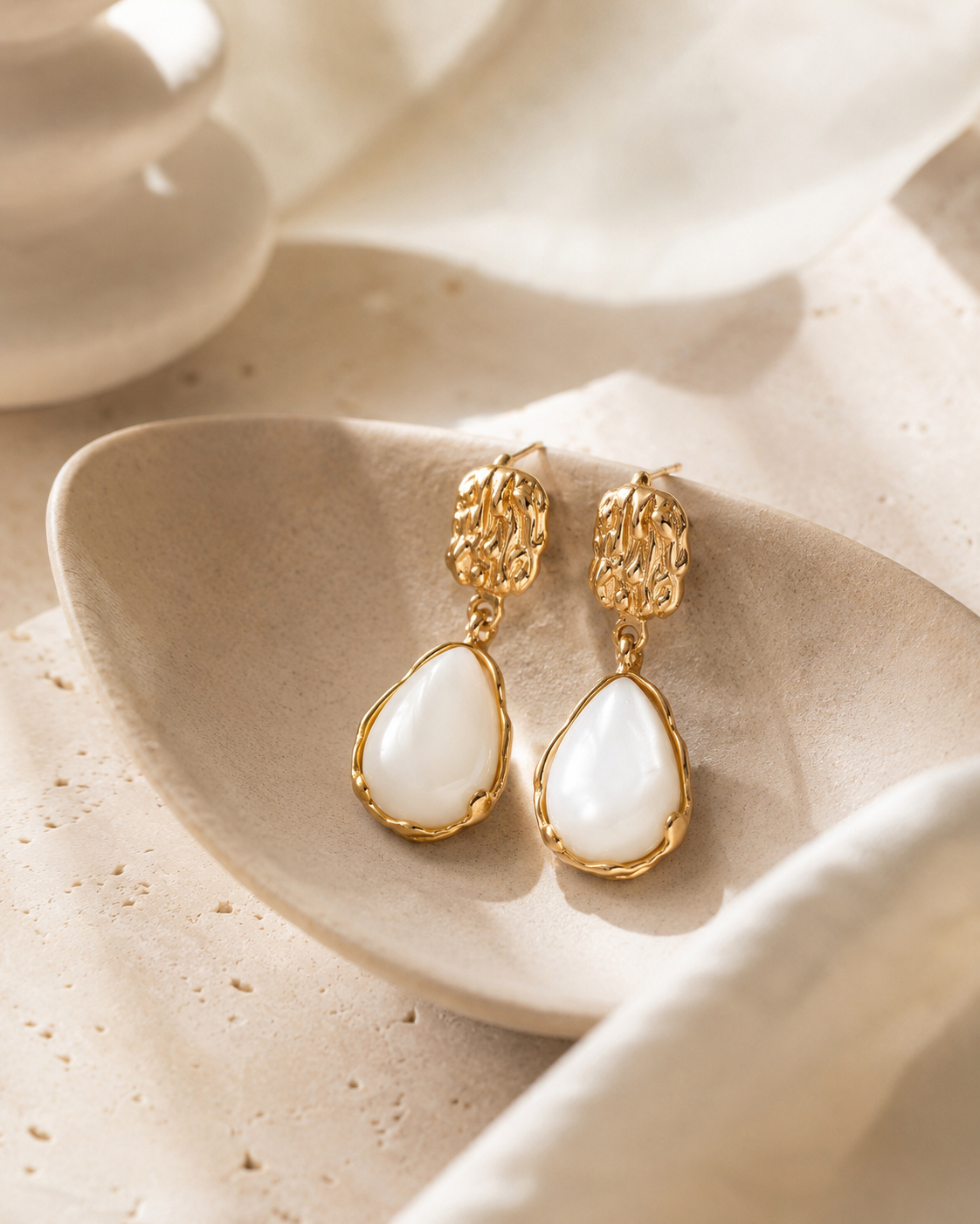 Mother of Pearl drop earrings in Vintage Gold