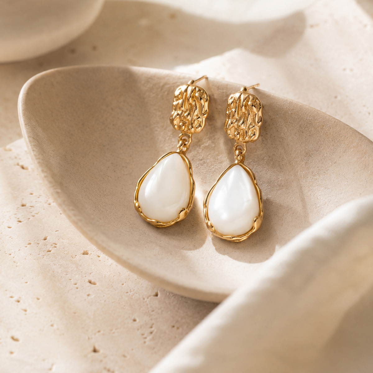 Mother of Pearl drop earrings in Vintage Gold