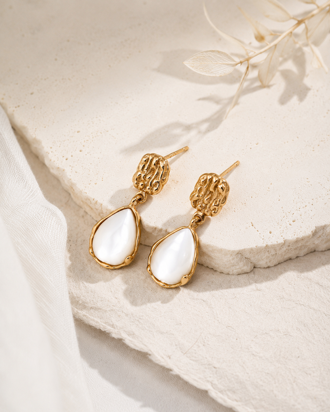 Vintage Gold Mother of Pearl earrings detail