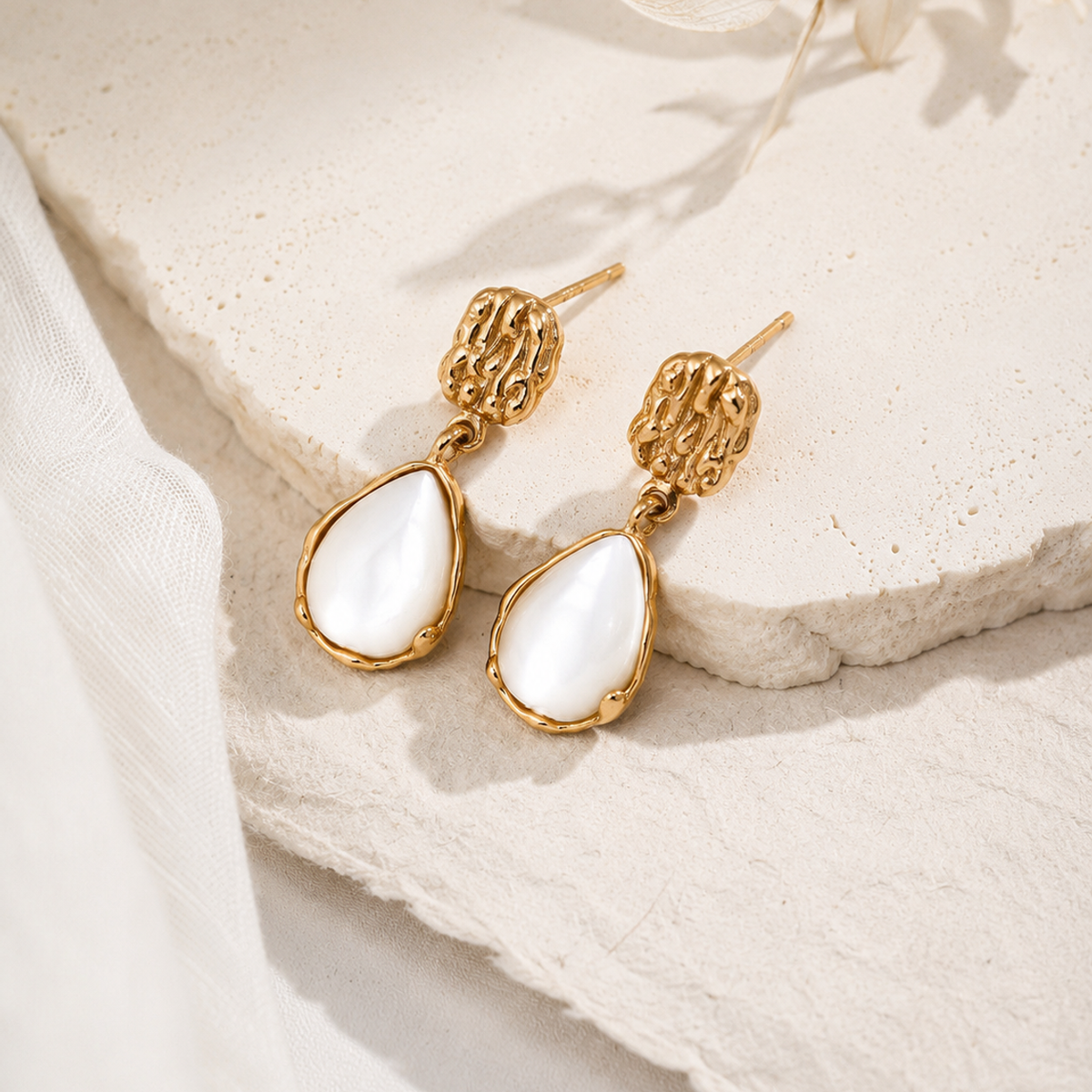 Vintage Gold Mother of Pearl earrings detail