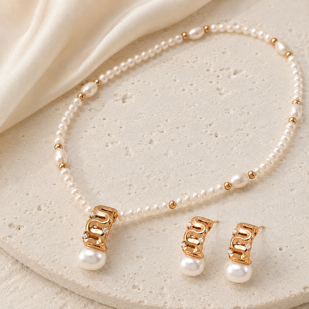 Vintage Gold sculpted pearl jewelry set with necklace and stud earrings