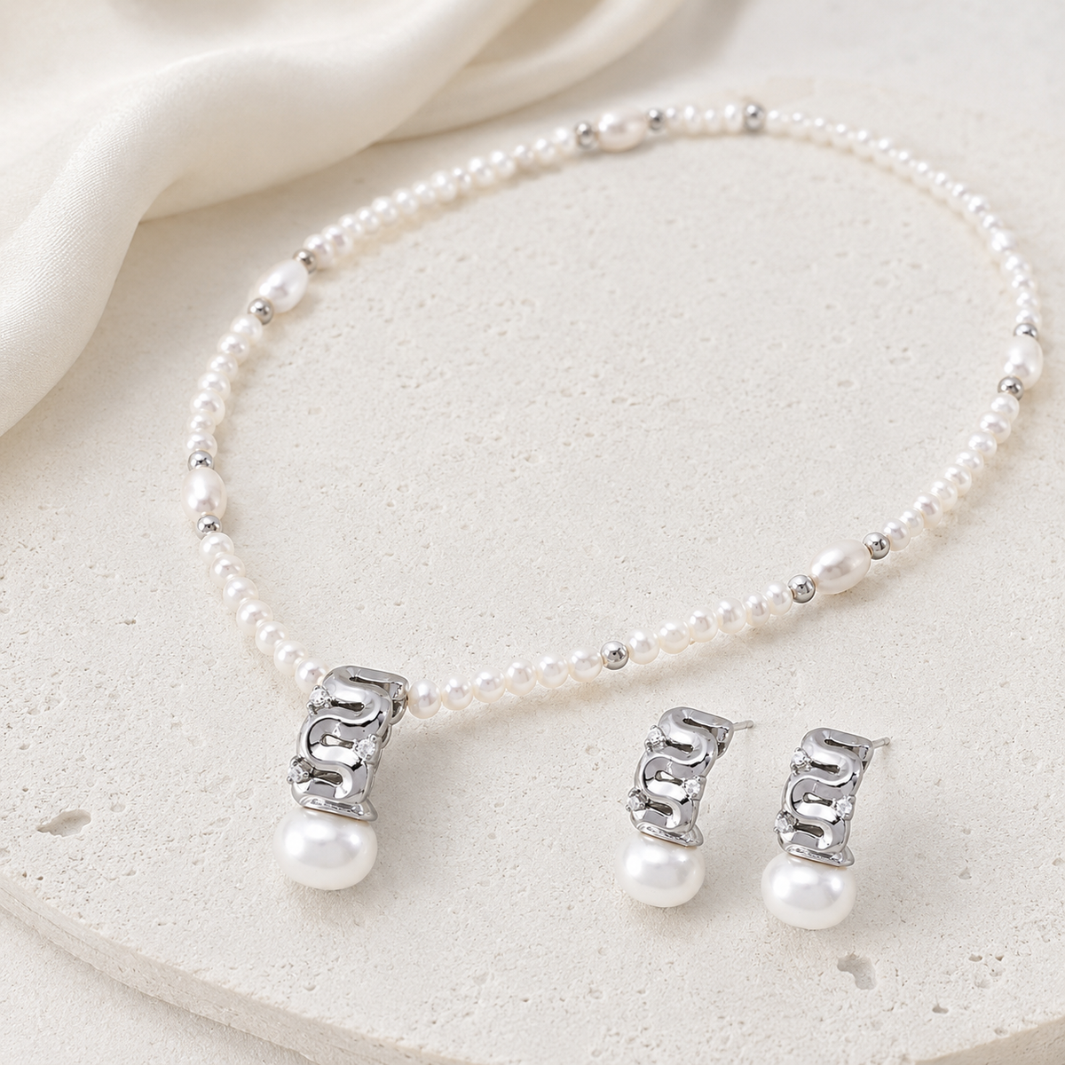 Silver sculpted pearl jewelry set with necklace and stud earrings