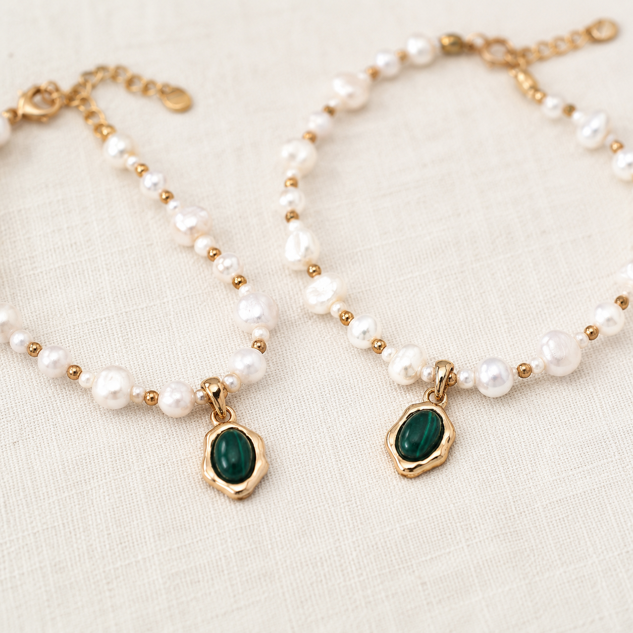 Close view of matching Vintage Gold malachite pendant necklace and bracelet