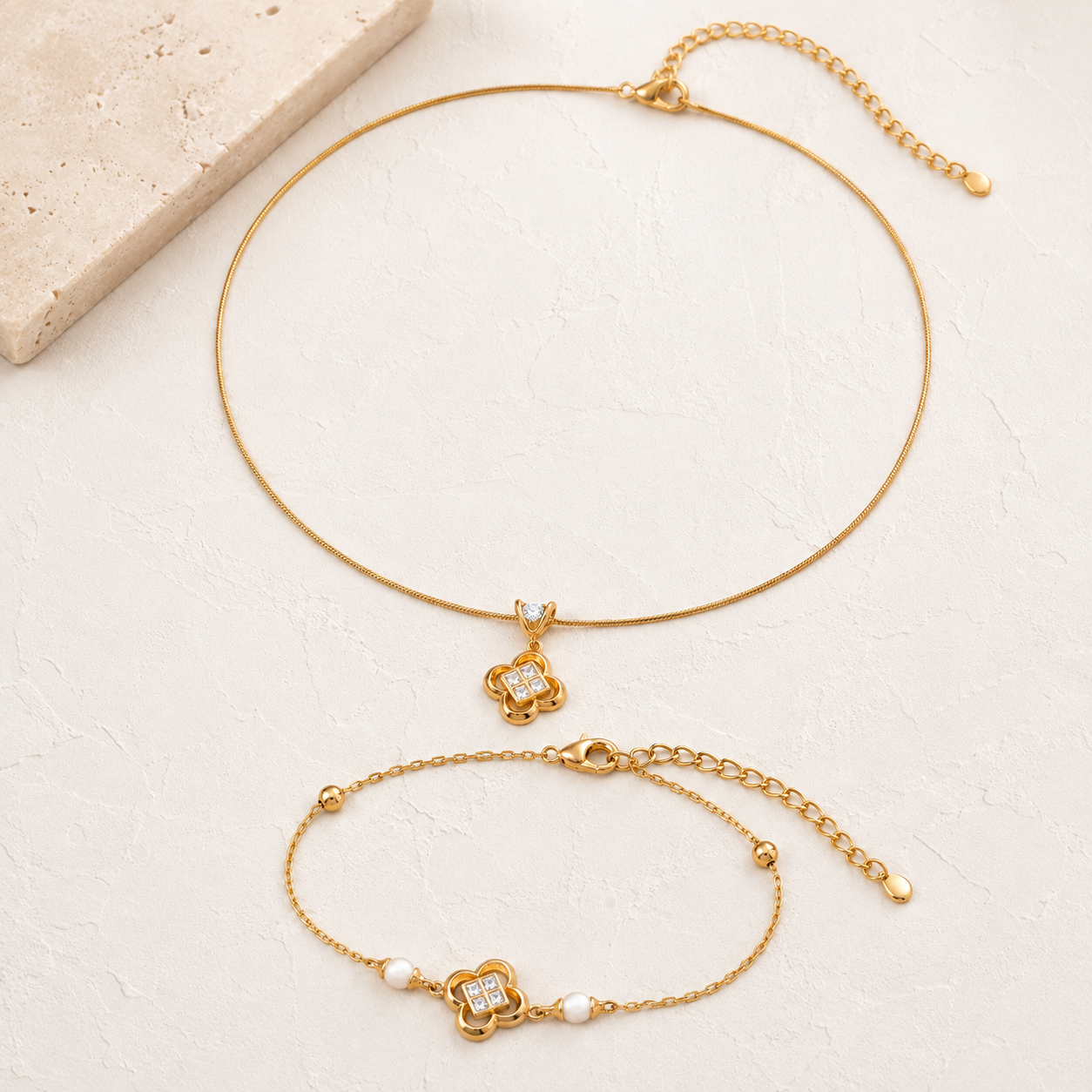 Vintage Gold clover necklace and bracelet jewelry set
