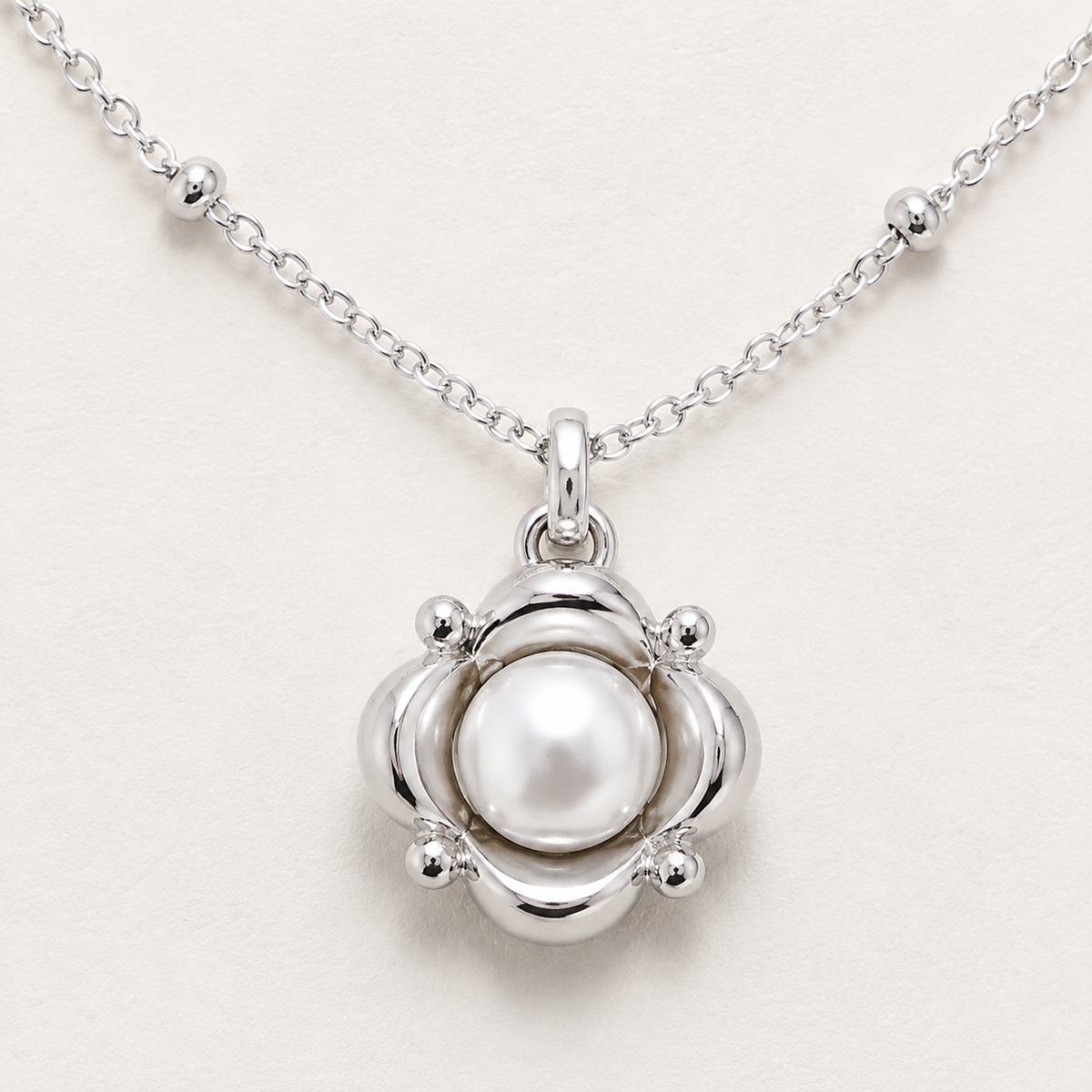 Close product view of the Silver orbital pendant with natural pearl