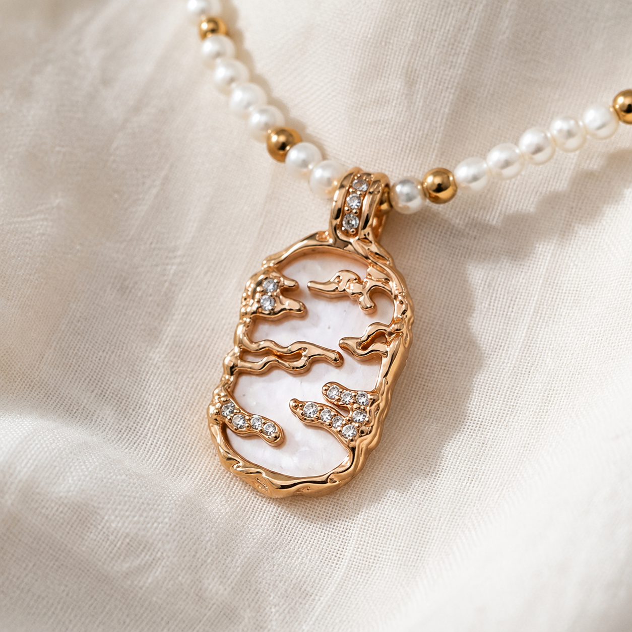 Vintage Gold mother-of-pearl pendant necklace with a natural pearl strand