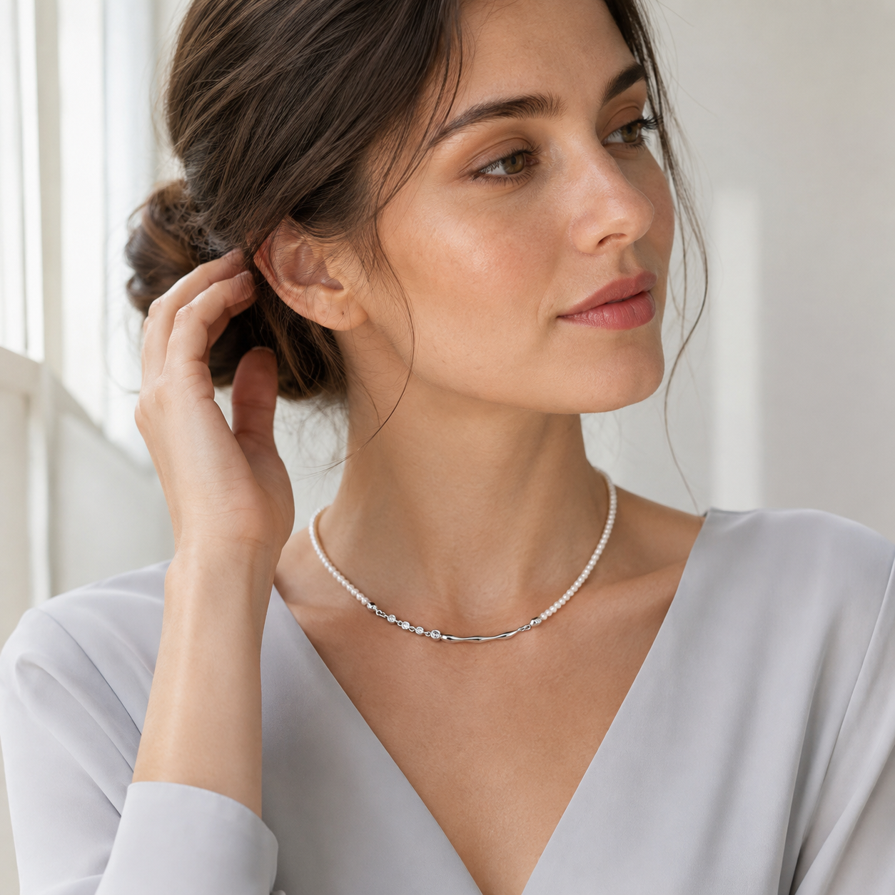 Model wearing Silver fluid zircon natural pearl necklace