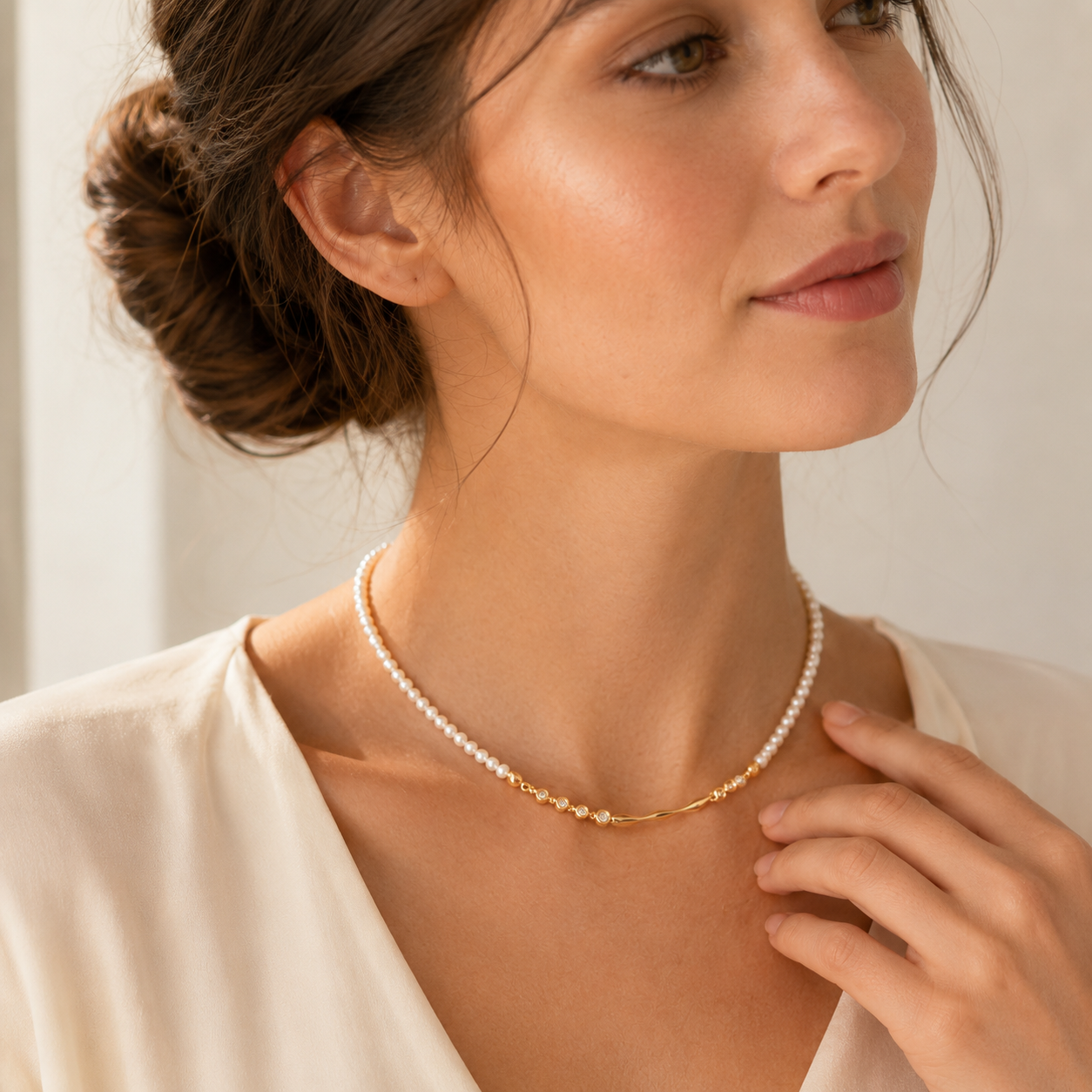 Model wearing Vintage Gold fluid zircon natural pearl necklace