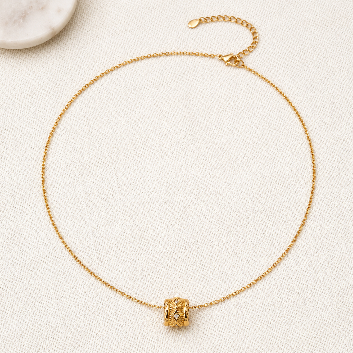 Full-length Vintage Gold Vintage Zircon Pendant Necklace with extender chain