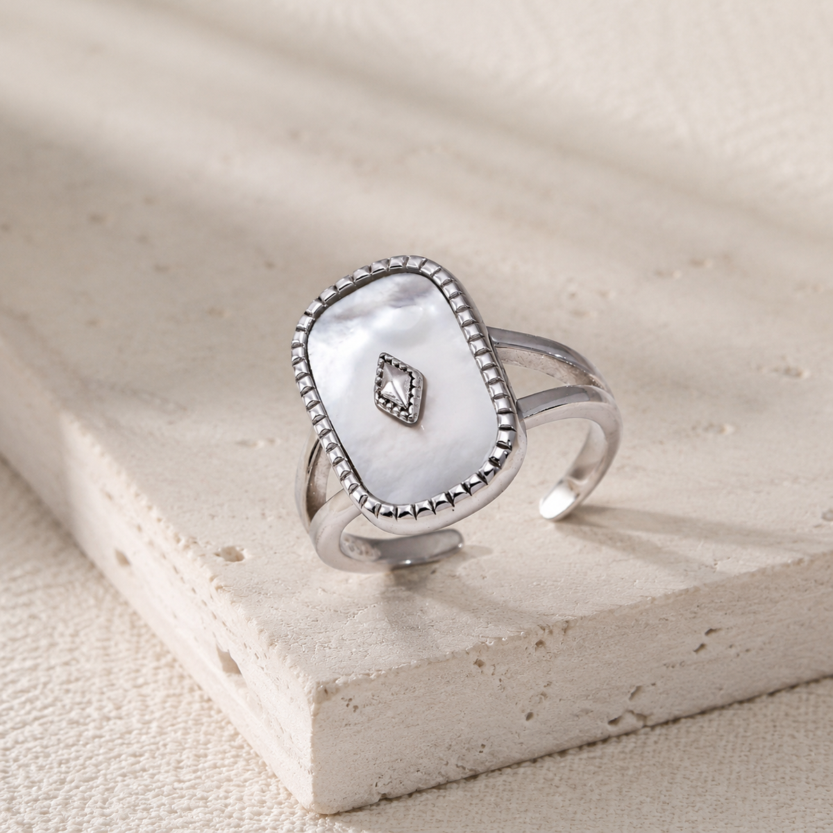 Silver S925 adjustable ring with natural mother of pearl plaque